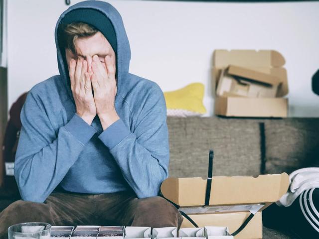 从心理学的角度来说：不愿意麻烦别人，是一种非常危险的人格