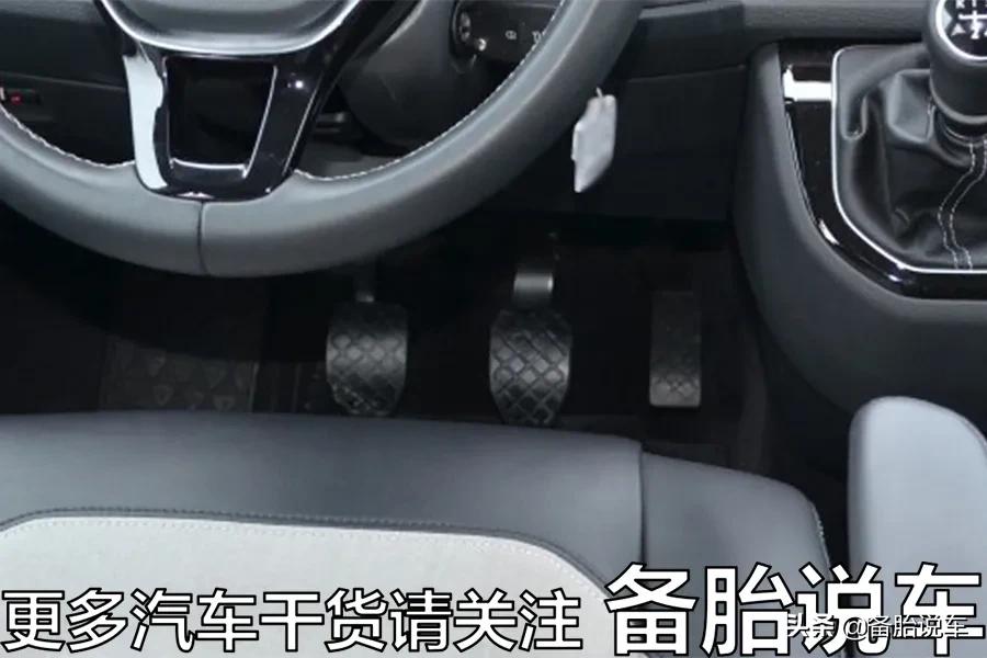急刹车的时候，到底要不要踩离合？