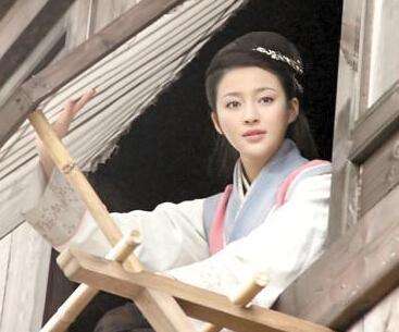 俗语“不怕红杏会出墙，就怕野花会进房”，啥意思？为何这么说？