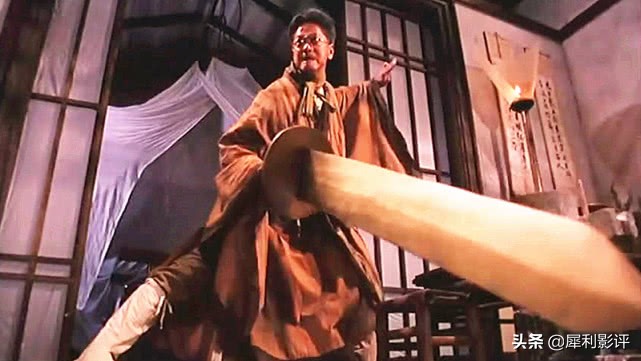 《僵尸叔叔》陈友剧照这里多说陈友两句,距离1988年的《僵尸叔叔》25