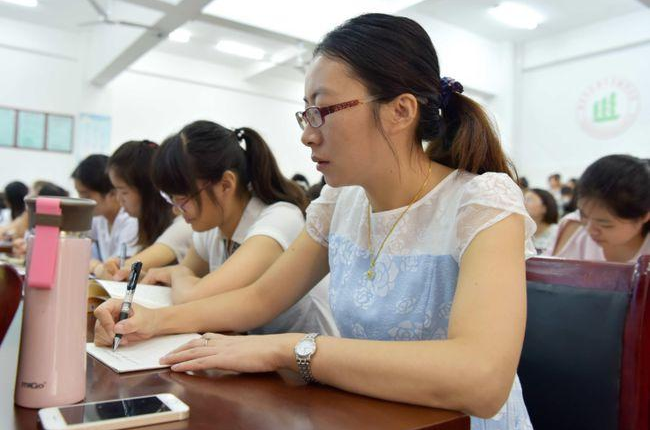 中小学教师职称十级到七级，薪资待遇会差多少？想当老师要知道