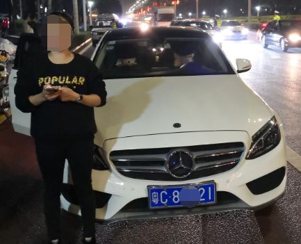 珠海仨女子开奔驰、奥迪半夜出门竟接连闯祸！醉猫女店长狂奔20公里只为补觉!