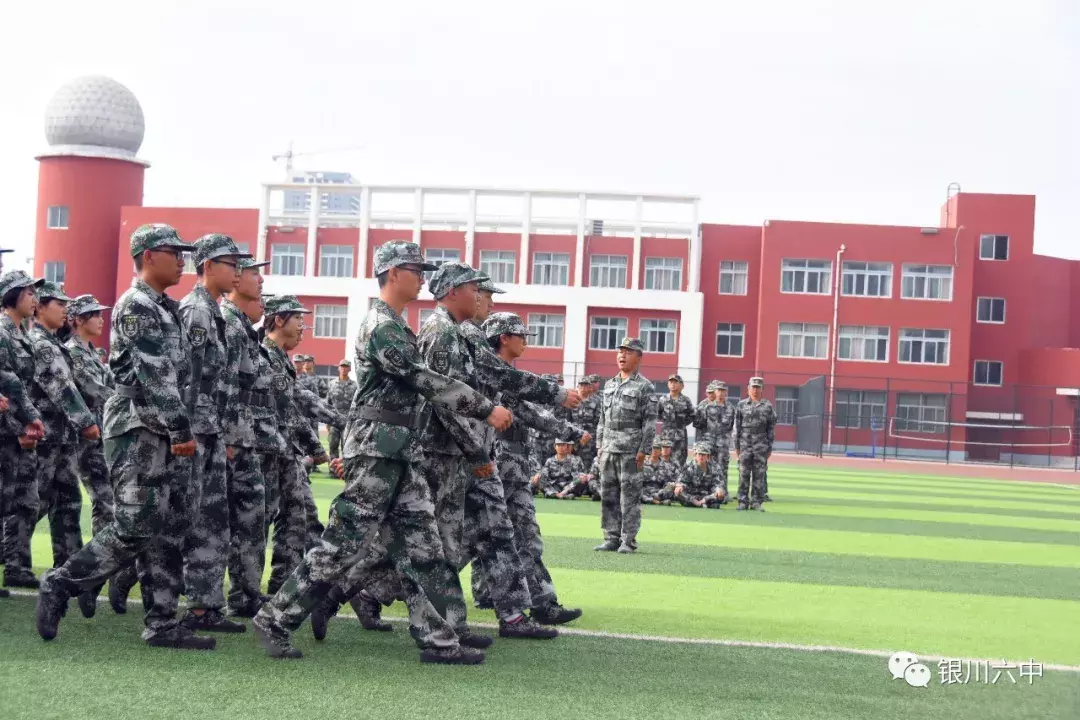 银川六中举行2019级高一新生军训汇报表演暨总结表彰大会