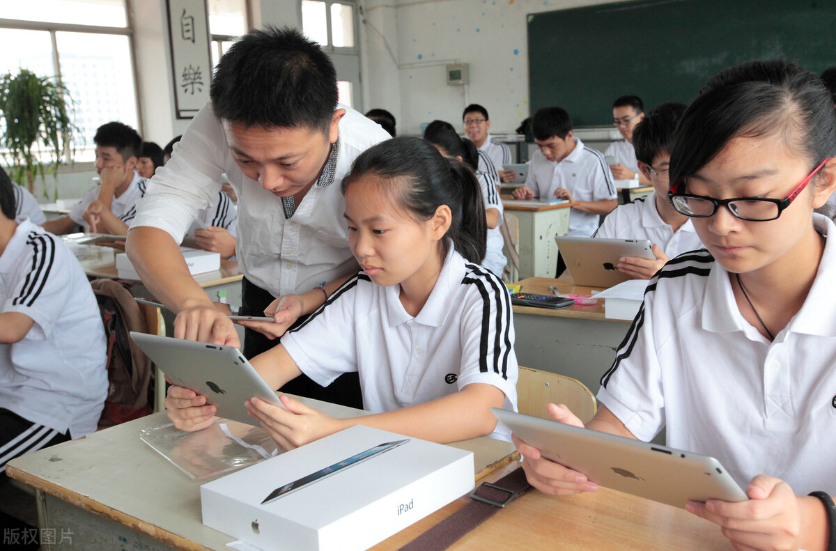 基于词块的课文复述对高中生学习词汇的影响