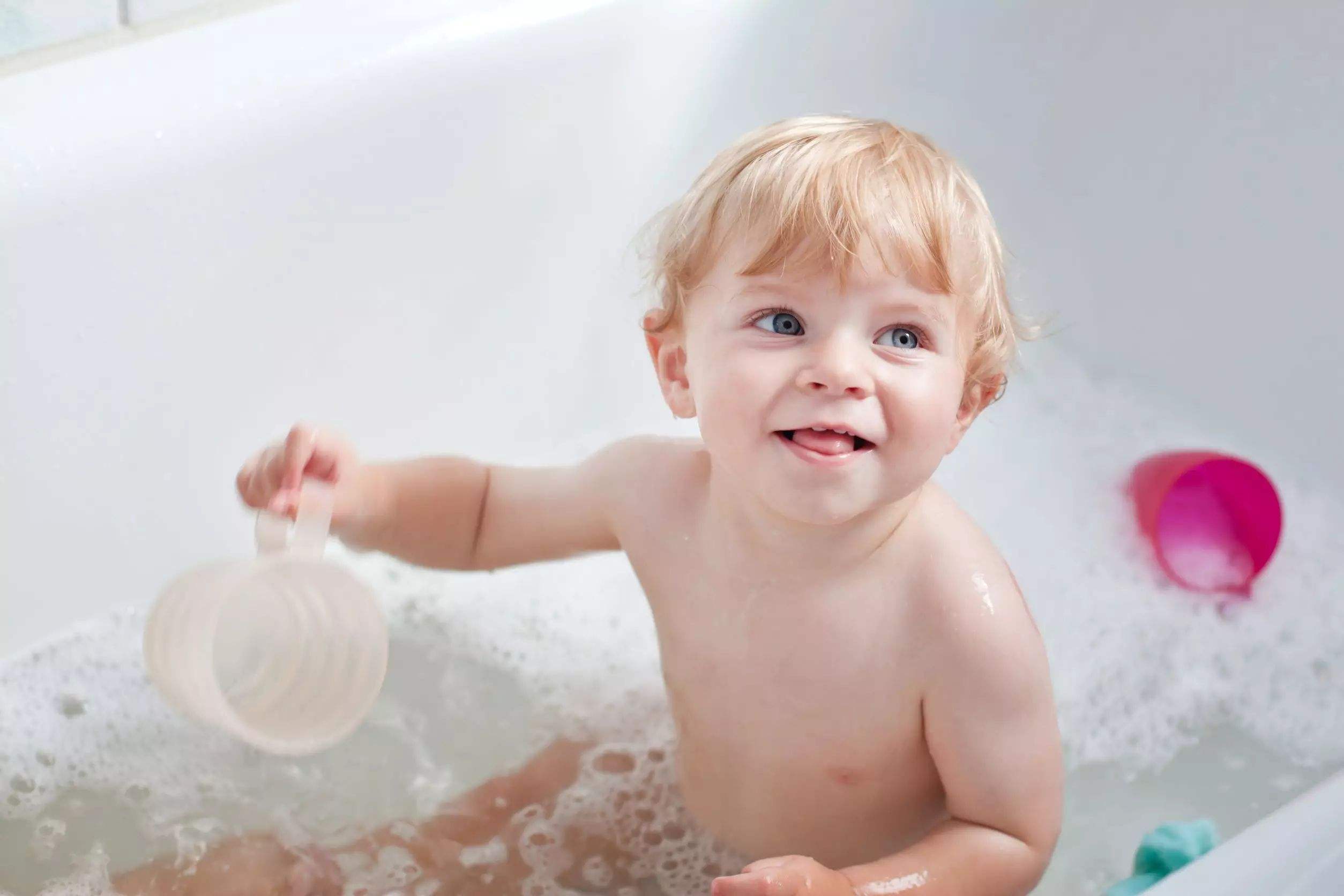16款热销婴儿洗发沐浴露测评，告诉你哪种更温和，更适合宝宝！
