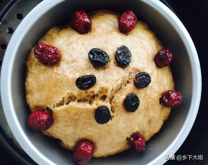 清明将至，俗话说“上坟带上一供品，步步高升不再贫”真的灵验吗