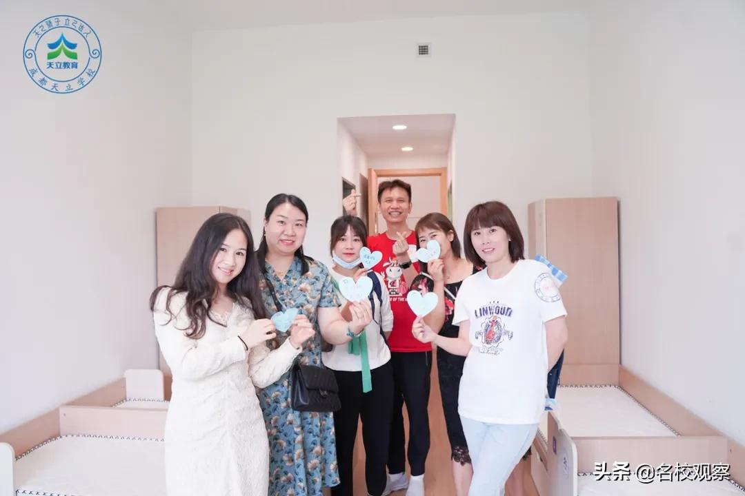 成都这所学校，不仅学生分班实行抽签，班主任教哪班也是现场抽签