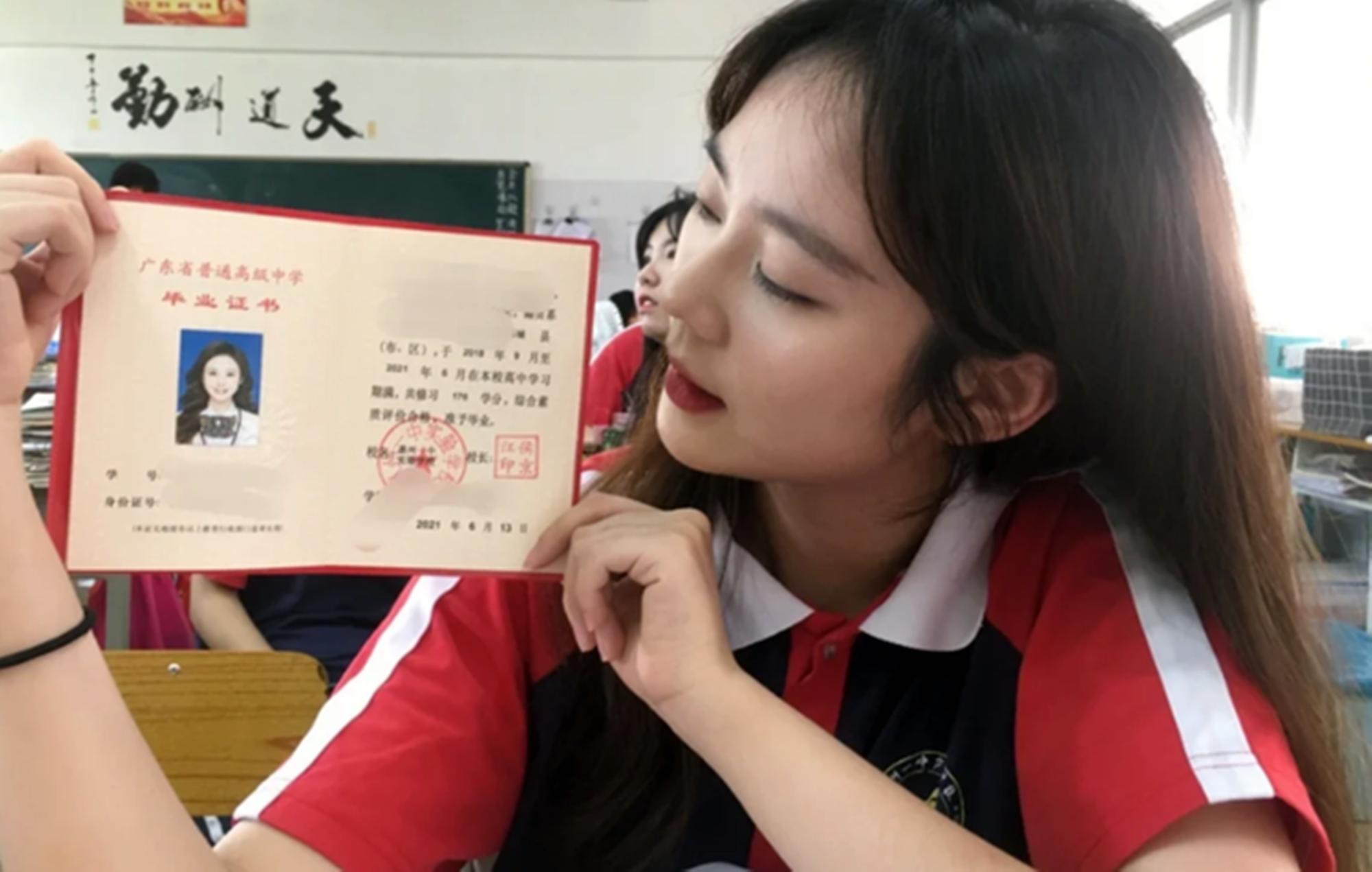 孩子估分720，母亲笑称“清华见”，却遭亲戚嘲讽：别得意太早