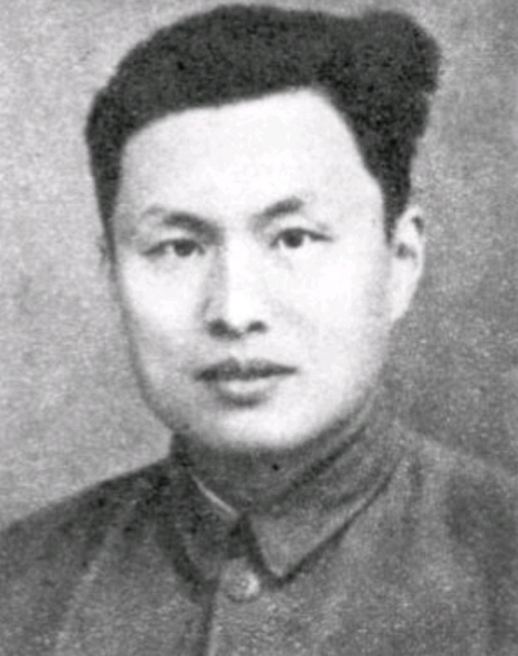 77年邓小平恢复高考，教育部部长刘西尧却不准儿子参加：你得避嫌