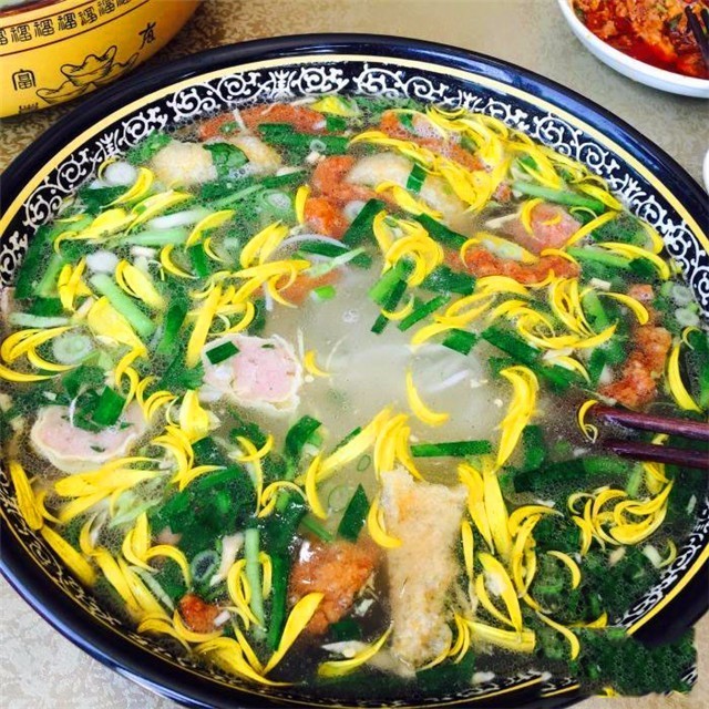 红河州文化名片“三千四百年”之百年过桥米线