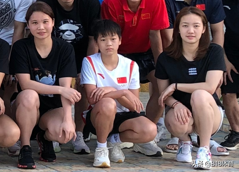 小可爱!全红婵随广东队出早操没睡醒犯困,全队玩海上蹦极自由落体