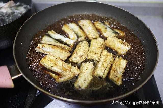 再也不吃外面的鳗鱼饭了，自己做的好吃又省钱，香嫩肥美真过瘾