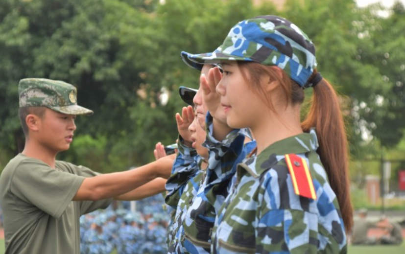 已成传统的军训，如今却备受大众质疑，“变了味”的军训意义何在