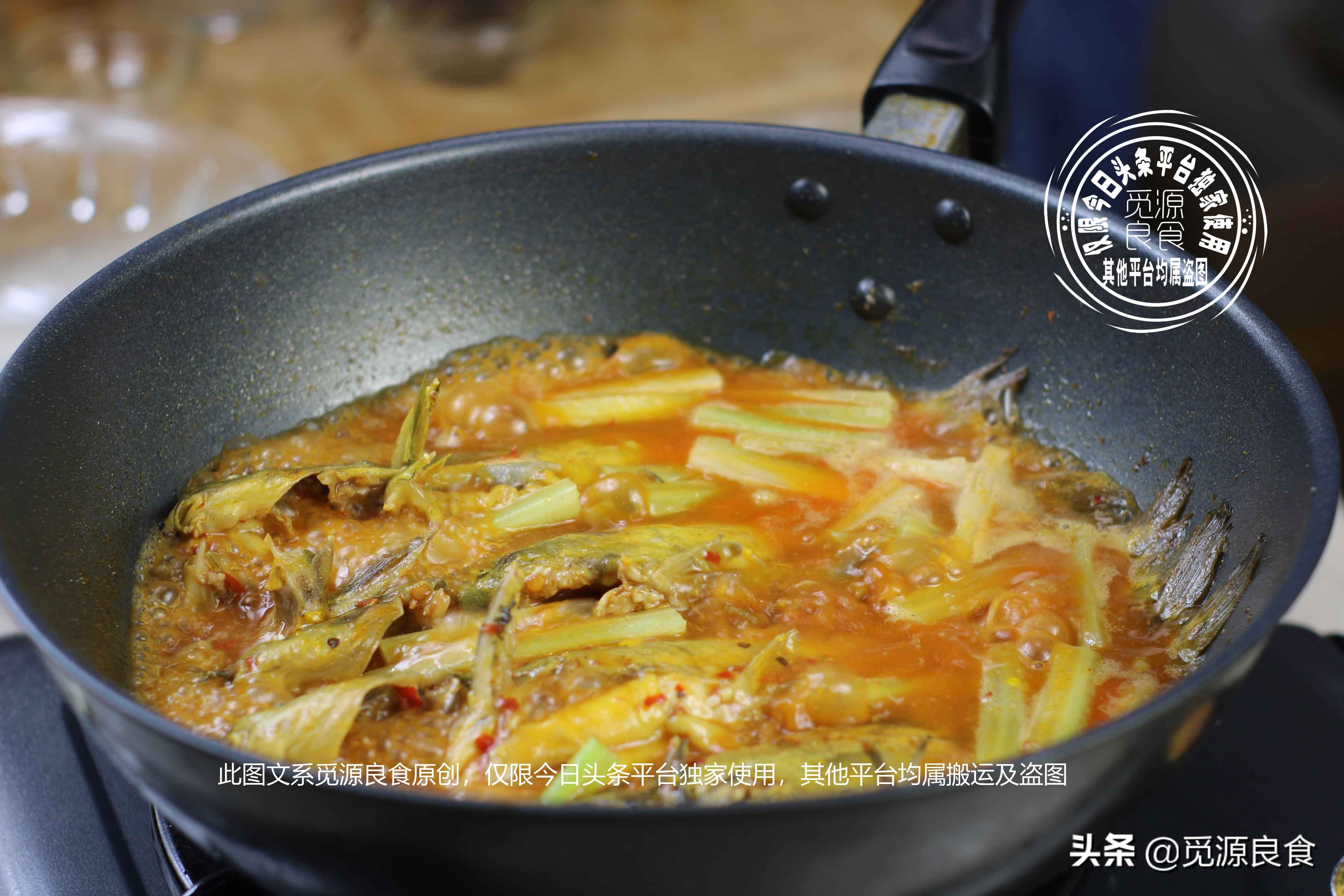 难怪大厨做的黄骨鱼那么好吃，原来做法有诀窍，又学会一道家常菜