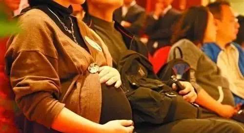 怀孕期间肚子疼是怎么回事？有五种常见原因，和胎儿健康有关