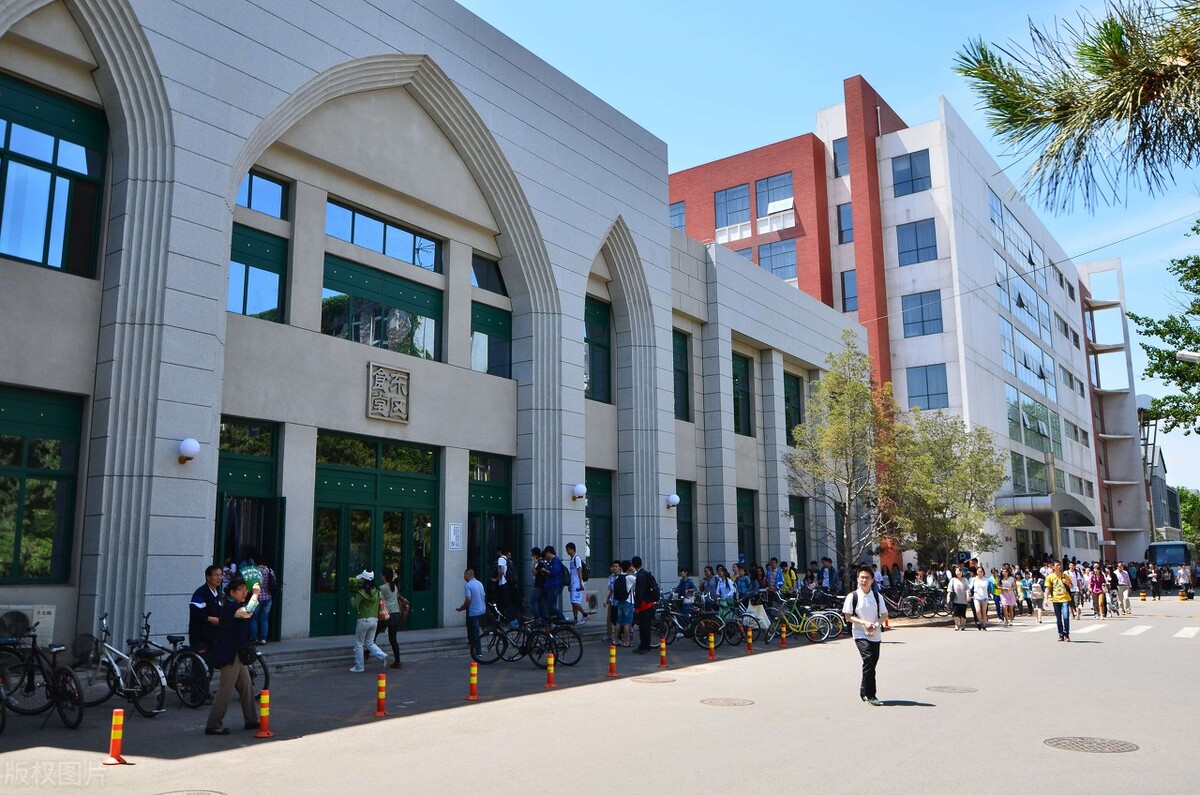 2022届艺考生想走捷径，报考中国人民大学文化分超过一本线？