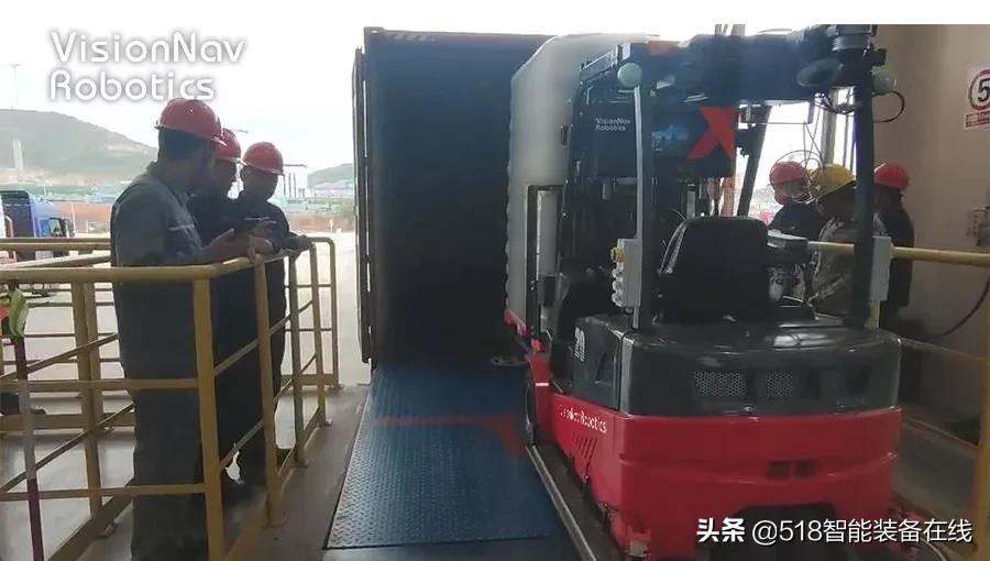 案例 | 国内首个厢式货车无人叉车装箱，未来机器人新突破