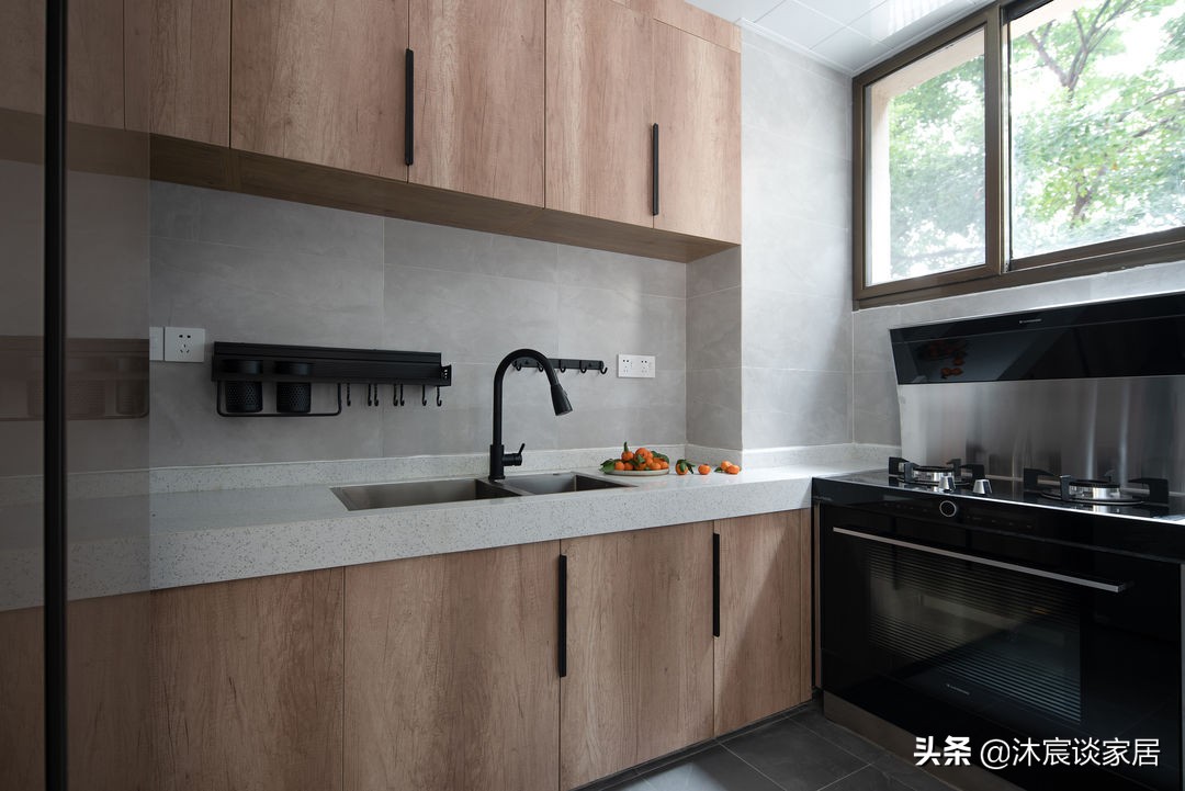40岁大叔把客厅去掉，装修成极简新中式，新家静谧又美好，好喜欢