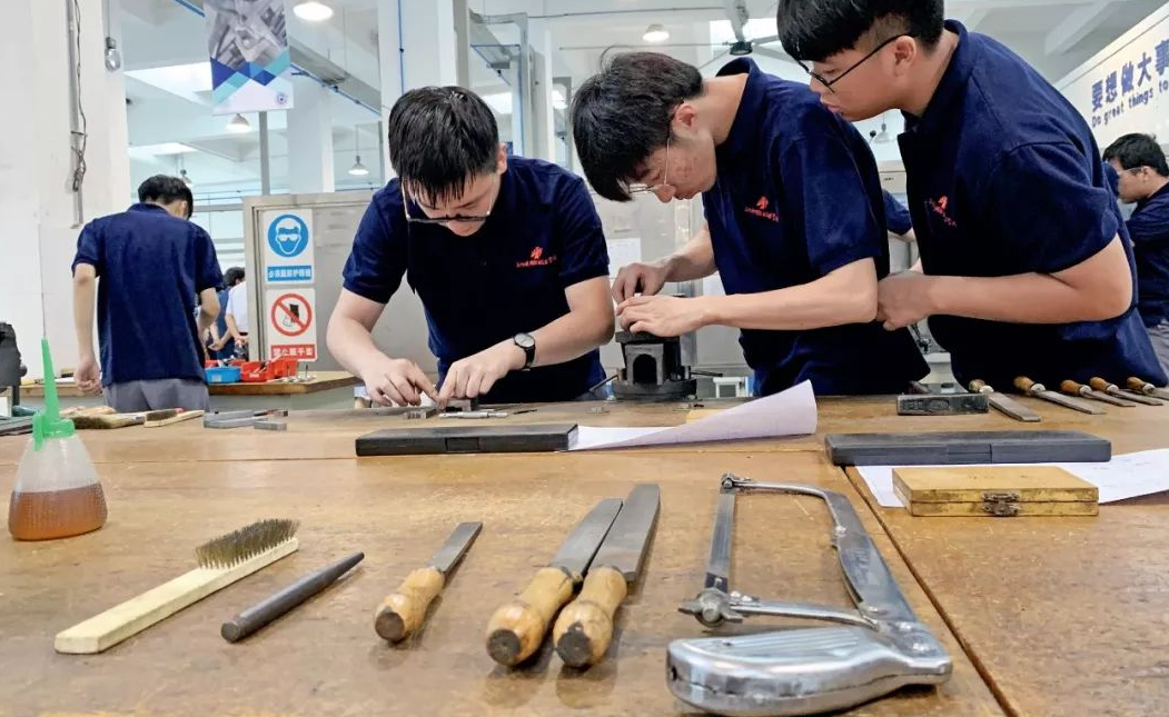 近800名高一新生欲走捷径，结果被退回职高，聪明反被聪明误