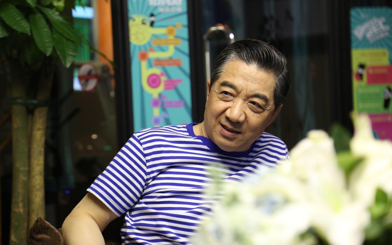 张召忠的话应验了?国产光刻机传来新消息,asml开始降价