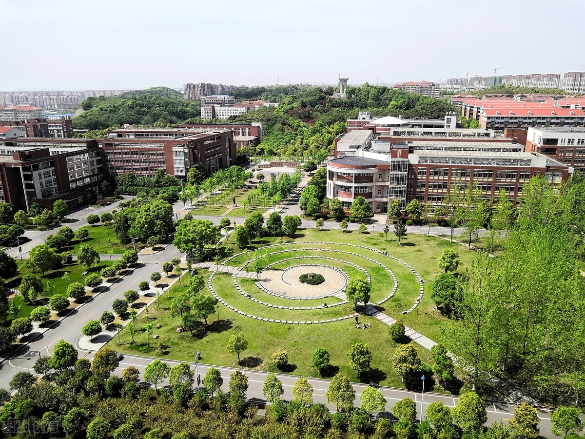 美术统考257.6文化400分，山艺VS中民VS长理VS湘大的设计谁最好？