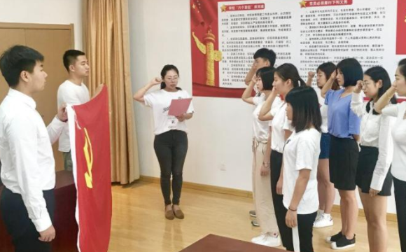 想要在大学入党，决定权在这两个人手里，学生提前了解很有必要