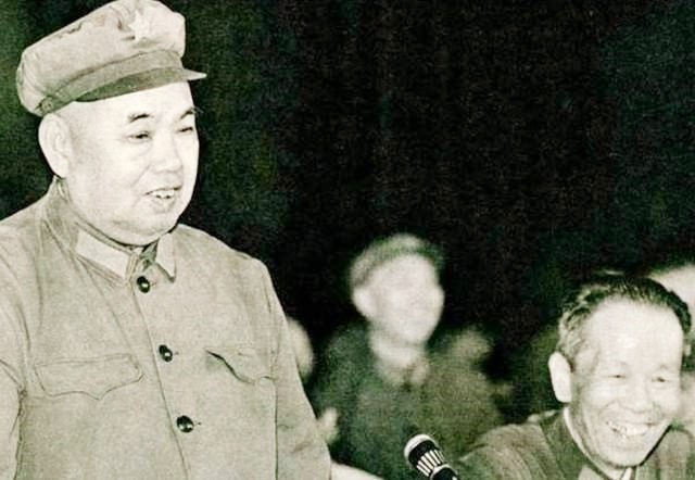 许世友上将视察学校，坚称校门口地下有煤，军代表派人狂挖十几米