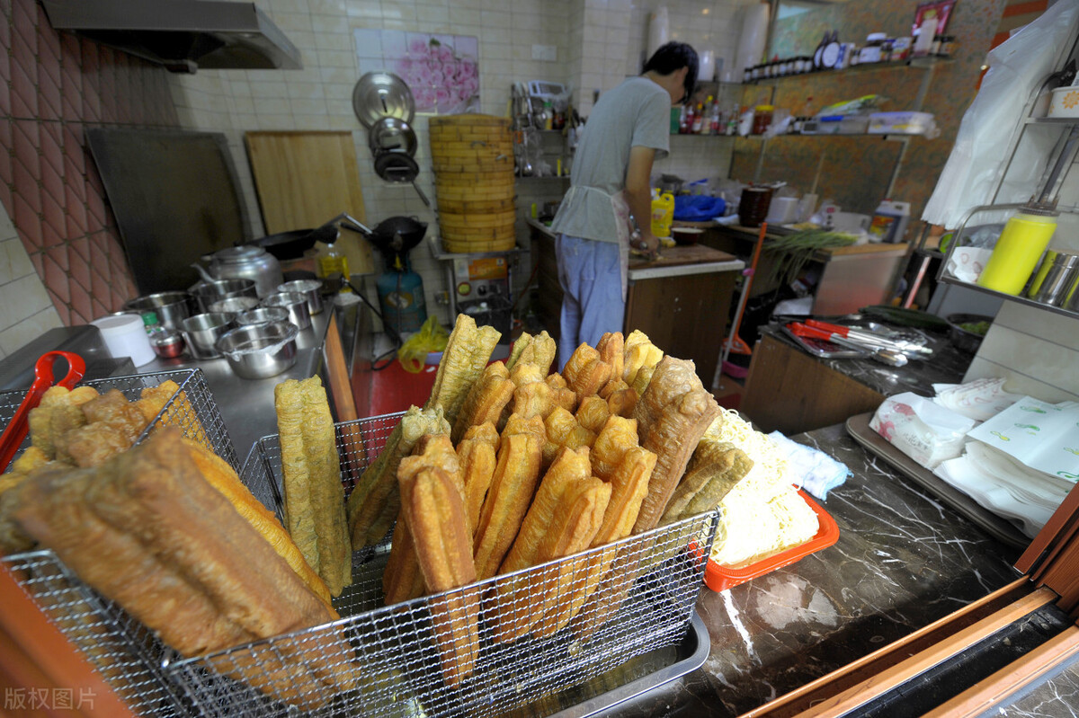 浙江小伙开早餐店，利用“消费券”，年赚60万，套路真的深