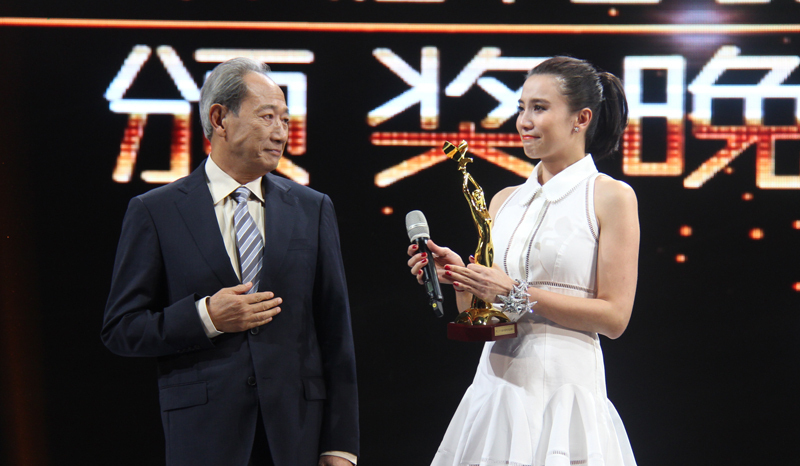 曾打败甄嬛爆冷夺得视后，现两剧霸屏口碑爆棚，这个女演员够劲