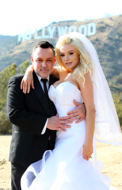 16岁少女嫁51岁恋童演员，节目被逼秀胸遭网暴骂“荡妇”