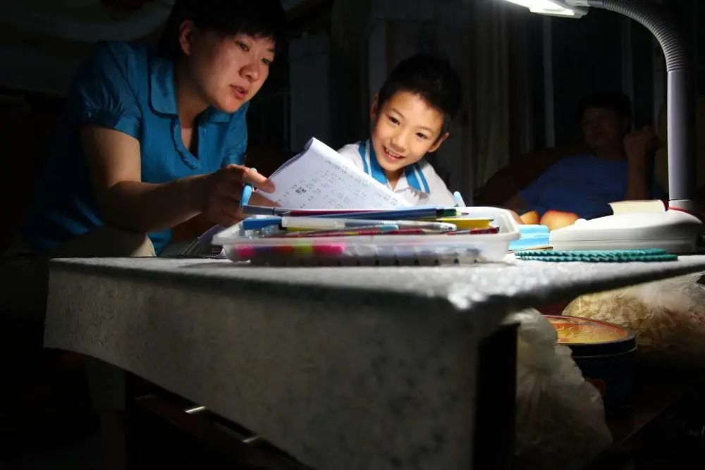 小学生作文《怀孕》走红，内容引人瞩目，老师：知道负责就很好