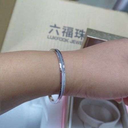 周大福，周生生，六福，三家的铂金贵妃镯，谁的质量更好