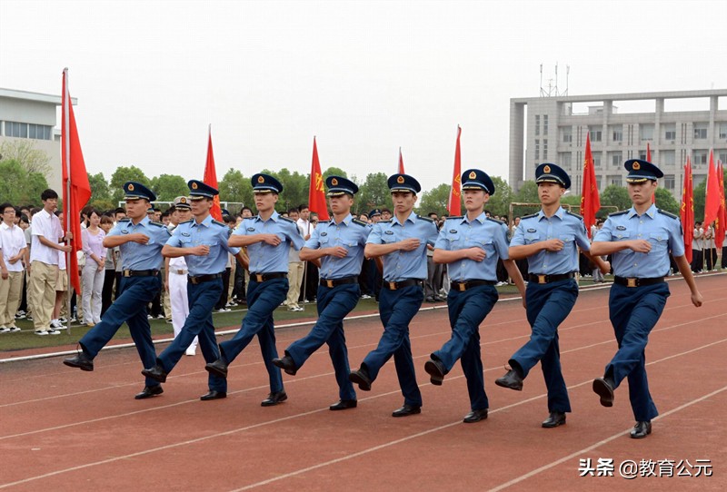 高考志愿：这4所军校实力不俗，录取分数线比较低，适合中等考生