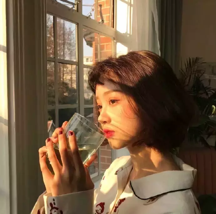 抖音里的句子:如果时间可以倒退,一切也就不再珍贵。
