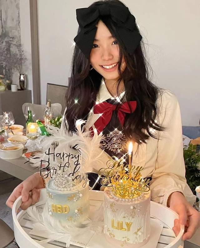 小s二女儿晒珍贵旧照庆生，14岁Lily亭亭玉立颜值高，大s上线点赞
