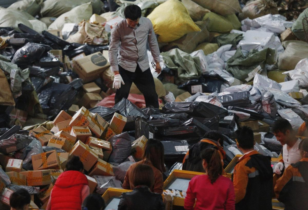 给400万快递小哥涨一毛钱，谁来买单？