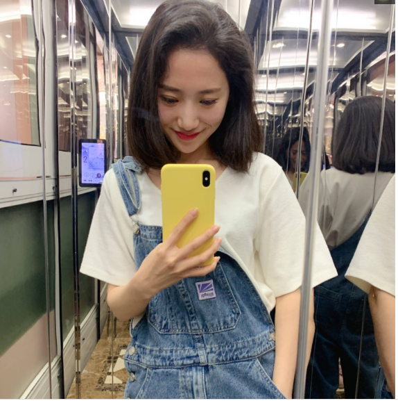 吴曦的妻子晒近照,优雅端庄落落大方)