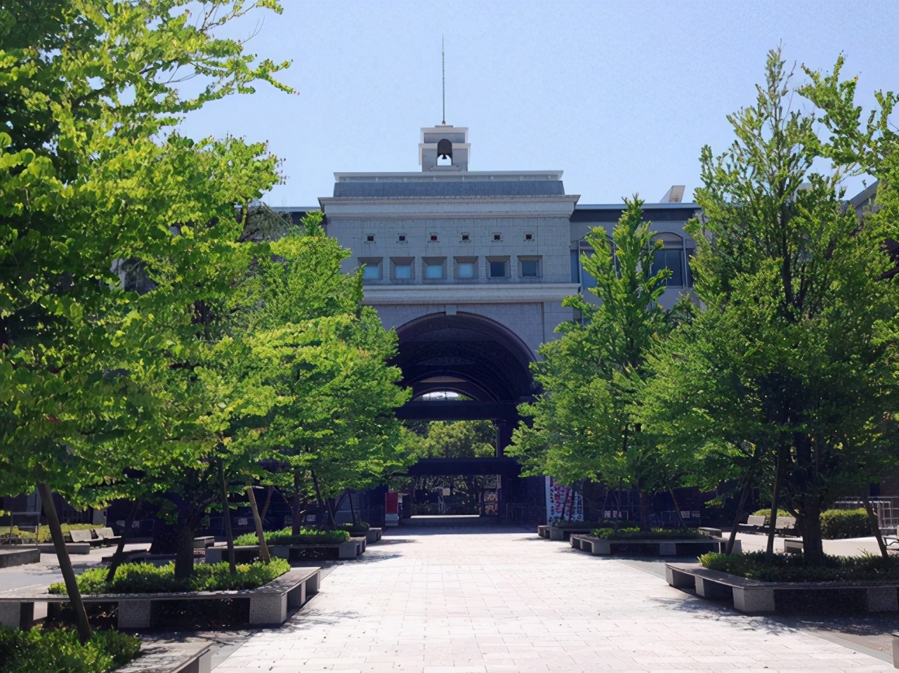 上海这两所“野鸡大学”害人不浅，毕业证半钱不值，考生家长小心