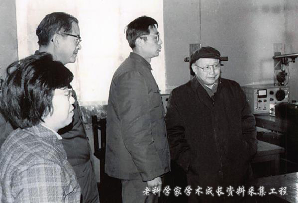 他当了近30年校长，为中国教育“搭梯铺路”，学生不少成了院士