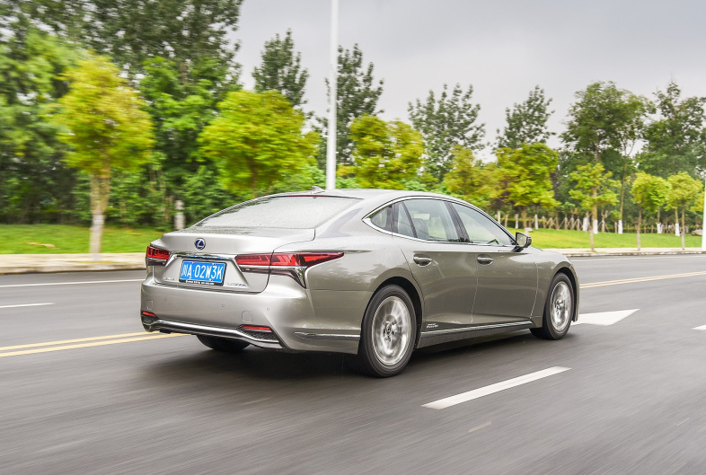 87万提了辆雷克萨斯LS，开8750公里后，车主想说句心里话