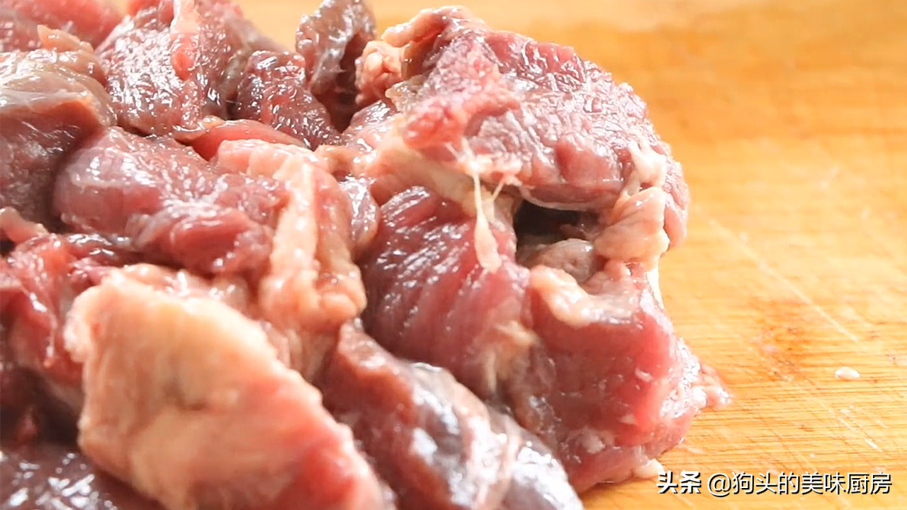 长假在家不想做饭，教你一个做法，土豆牛肉一锅炖，能吃两碗饭