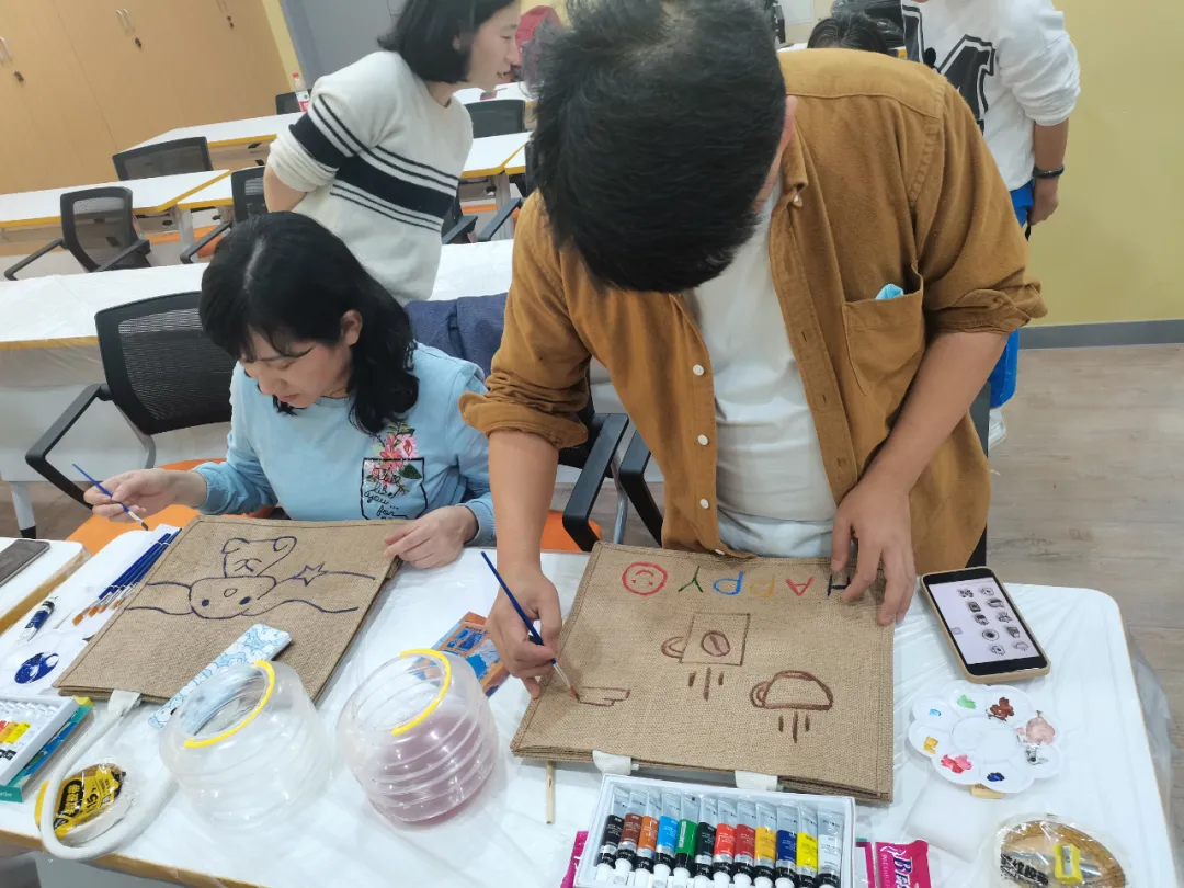 人人都是DIY小神手!“改造麻布包”成企业团训热点体验课