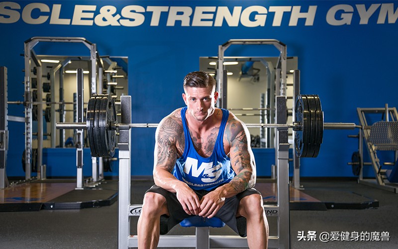 了解肌肉的特性，合理安排訓練，他是這樣逐步突破100kg臥推