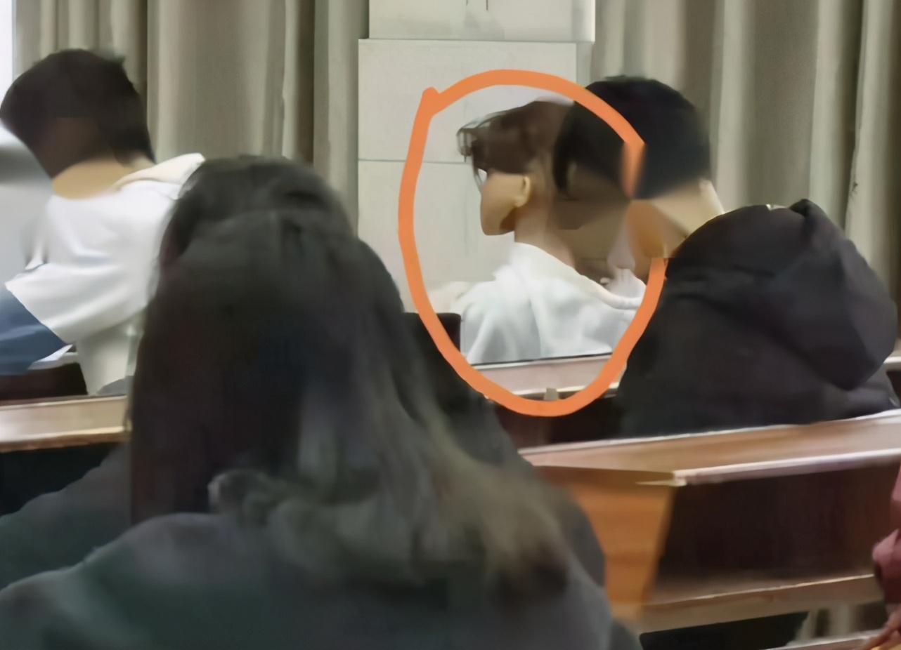 大学生“花式逃课”火了，网购“模特”替自己上课，吓坏老师