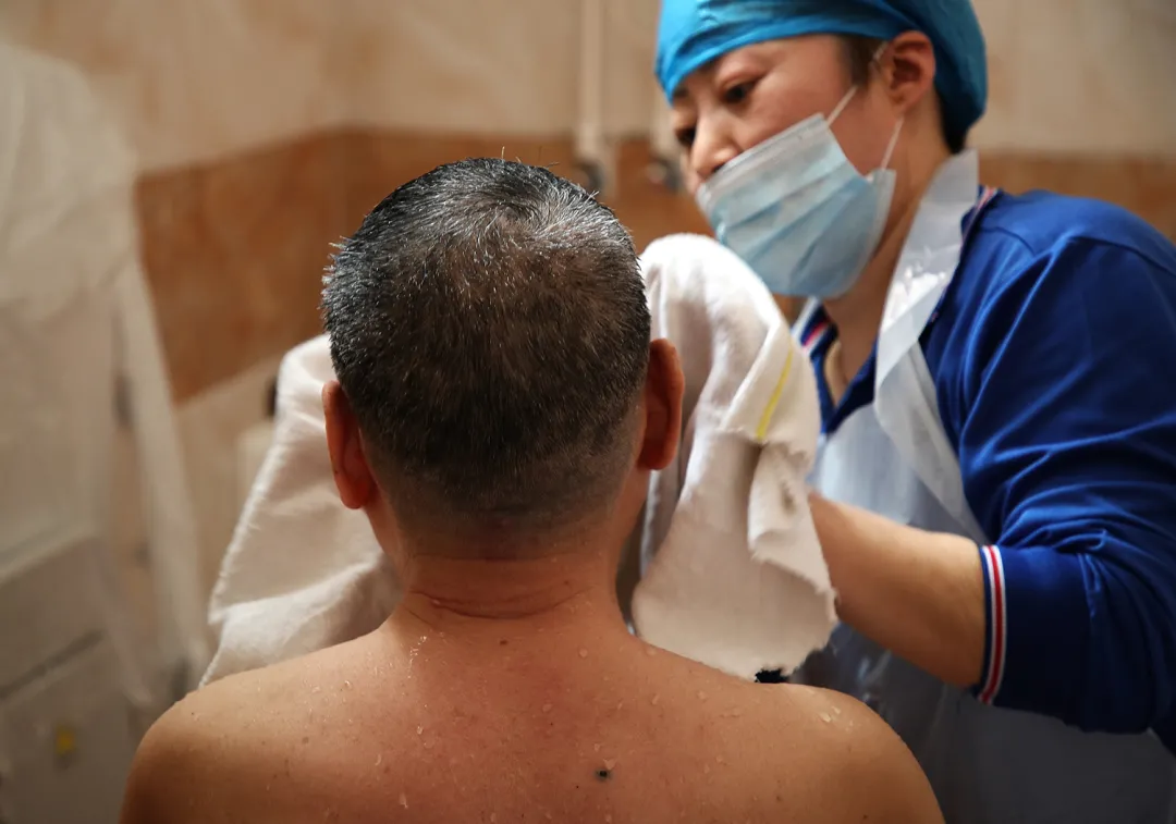 智能洗澡机多少钱一台(解决失能老人洗浴难题) - 价格百科