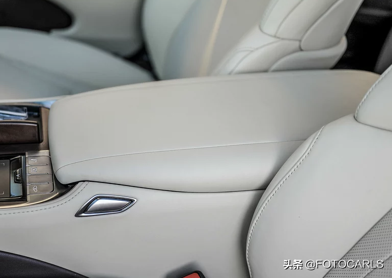 雷克萨斯LS350入门版实拍，售价80.8万起，卖的就是颜值和品质？