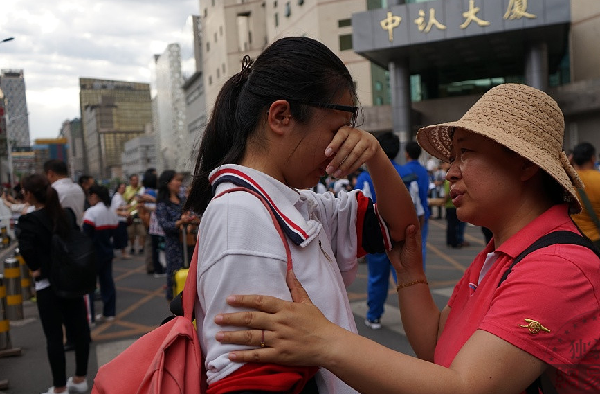 高考500分竟“无缘本科”，文理分数线相差100分，文科比理科简单