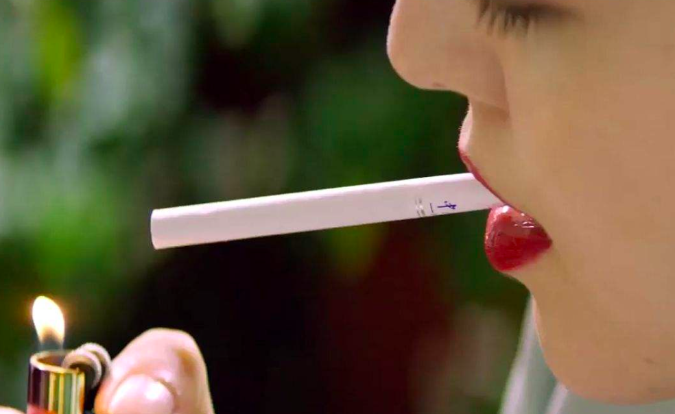 首先有很多人都觉得给别人递好烟才算是社交的一个标配,毕竟在很多的