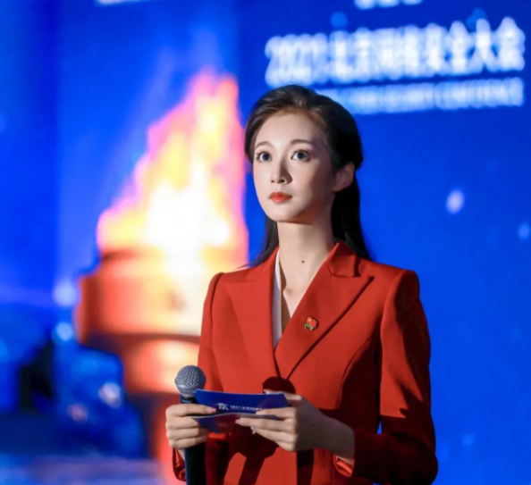 中国传媒大学校花冯琳，实习无缘央视，网友对她评价“两极分化”