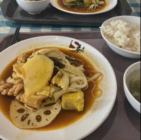 今年暑期，这3部电视剧超火，主角全部来自重庆这所高校！